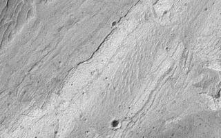 <h1>PIA04616:  Ius Chasma Fault</h1><div class="PIA04616" lang="en" style="width:540px;text-align:left;margin:auto;background-color:#000;padding:10px;max-height:150px;overflow:auto;">MGS MOC Release No. MOC2-415, 8 July 2003<p>This Mars Global Surveyor (MGS) Mars Orbiter Camera (MOC) image shows a "text-book example" of an offset in layered rock caused by a fault. The offset is most easily seen near the upper right of the image. The martian crust is faulted, and the planet has probably experienced "earthquakes" (or, marsquakes) in the past. This scene is located on the floor of Ius Chasma near 7.8°S, 80.6°W. Sunlight illuminates the scene from the upper left.<p><br /><br /><a href="http://photojournal.jpl.nasa.gov/catalog/PIA04616" onclick="window.open(this.href); return false;" title="Voir l'image 	 PIA04616:  Ius Chasma Fault	  sur le site de la NASA">Voir l'image 	 PIA04616:  Ius Chasma Fault	  sur le site de la NASA.</a></div>