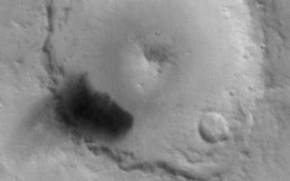 <h1>PIA04684:  Peridier Crater</h1><div class="PIA04684" lang="en" style="width:540px;text-align:left;margin:auto;background-color:#000;padding:10px;max-height:150px;overflow:auto;">MGS MOC Release No. MOC2-450, 12 August 2003<p />The Mars Global Surveyor (MGS) Mars Orbiter Camera (MOC) wide angle red instrument captured this autumn view of Peridier Crater on August 6, 2003. The crater is about 100 km (62 mi.) in diameter and located at 25.7°N, 276.2°W. It was named for French astronomer Julien Peridier (1882-1967). In this Mercator map-projected view, north is up and east is to the right. The dark feature on the southwest floor of the crater is known from high resolution MOC images to be a field of windblown dunes. Finer, dark-toned sediment has been blown out of the dune field and settled on the crater rim and just outside the crater to the southwest. Sunlight illuminates the scene from the lower left.<br /><br /><a href="http://photojournal.jpl.nasa.gov/catalog/PIA04684" onclick="window.open(this.href); return false;" title="Voir l'image 	 PIA04684:  Peridier Crater	  sur le site de la NASA">Voir l'image 	 PIA04684:  Peridier Crater	  sur le site de la NASA.</a></div>