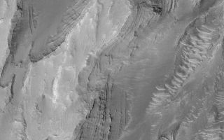 <h1>PIA04738:  Layers in Gale Crater</h1><div class="PIA04738" lang="en" style="width:800px;text-align:left;margin:auto;background-color:#000;padding:10px;max-height:150px;overflow:auto;">MGS MOC Release No. MOC2-479, 10 September 2003<p />This is a red camera wide angle view of the giant martian volcano, Olympus Mons, acquired by the Mars Global Surveyor (MGS) Mars Orbiter Camera (MOC). The volcano is large enough to cover much of the U.S. state of New Mexico. This view was taken looking west toward the sunward limb of the planet. The limb is the horizon to the left; the dark band is outer space. Sunlight illuminates this scene from the lower left.<br /><br /><a href="http://photojournal.jpl.nasa.gov/catalog/PIA04738" onclick="window.open(this.href); return false;" title="Voir l'image 	 PIA04738:  Layers in Gale Crater	  sur le site de la NASA">Voir l'image 	 PIA04738:  Layers in Gale Crater	  sur le site de la NASA.</a></div>