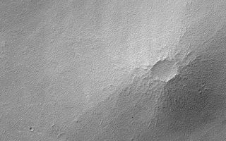 <h1>PIA04768:  Small Syrian Volcano</h1><div class="PIA04768" lang="en" style="width:628px;text-align:left;margin:auto;background-color:#000;padding:10px;max-height:150px;overflow:auto;">MGS MOC Release No. MOC2-498, 29 September 2003<p />Today, 29 September 2003, is the first day of southern summer, and the first day of northern winter on Mars. This Mars Global Surveyor (MGS) Mars Orbiter Camera (MOC) image shows a small volcano in Syria Planum near 12.9°S, 102.7°W. The volcano and surrounding terrain have been thickly mantled by dust; this dust has subsequently been eroded so that it appears textured rather than smooth. The thin, light streaks that crisscross the image are the tracks left by passing dust devils. Not all dust devils on Mars make streaks, and not all streaks are darker than their surroundings--those found in Syria Planum are invariably lighter in tone. The picture covers an area 3 km (1.9 mi) across; sunlight illuminates the scene from the upper left.<br /><br /><a href="http://photojournal.jpl.nasa.gov/catalog/PIA04768" onclick="window.open(this.href); return false;" title="Voir l'image 	 PIA04768:  Small Syrian Volcano	  sur le site de la NASA">Voir l'image 	 PIA04768:  Small Syrian Volcano	  sur le site de la NASA.</a></div>