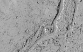 <h1>PIA04773:  Valley Near Phlegra Dorsa</h1><div class="PIA04773" lang="en" style="width:511px;text-align:left;margin:auto;background-color:#000;padding:10px;max-height:150px;overflow:auto;">MGS MOC Release No. MOC2-499c, 30 September 2003<p />This February 2003 Mars Global Surveyor (MGS) Mars Orbiter Camera (MOC) picture shows a valley in the Phlegra Dorsa region of Mars near 26.3°N, 186.2°W. The valley might have formed by flowing water or lava, but very little is yet known about this valley--where is its source? where does it end? The valley is intimately associated with lava flows, and might therefore result from volcanism rather than water. The fluid responsible for the valley moved from the lower left (southwest) toward the upper right (northeast). The picture covers an area 3 km (1.9 mi) wide. The scene is illuminated by sunlight from the left.<br /><br /><a href="http://photojournal.jpl.nasa.gov/catalog/PIA04773" onclick="window.open(this.href); return false;" title="Voir l'image 	 PIA04773:  Valley Near Phlegra Dorsa	  sur le site de la NASA">Voir l'image 	 PIA04773:  Valley Near Phlegra Dorsa	  sur le site de la NASA.</a></div>