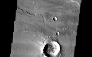 <h1>PIA04945:  Asymmetric Crater</h1><div class="PIA04945" lang="en" style="width:515px;text-align:left;margin:auto;background-color:#000;padding:10px;max-height:150px;overflow:auto;"><p /><a href="/figures/PIA04945_context.jpg"></a><br /><p />Released 18 December 2003<p />Asymmetric craters such as the one in the center of this image are fairly rare. The more typical symmetric craters are formed when meteors impact a surface over a wide range of angles. Only very low impact angles (within 15° of horizontal) result in asymmetric structures such as this one. The bilateral symmetry of the ejecta, like two wings on either side of the elliptical crater, is typical of oblique impacts. The small crater downrange from the main crater could have been caused by the impactor breaking apart before impact or possibly a 'decapitation' of the impactor as it hit with the 'head' traveling farther to form the smaller structure.<p />Image information: VIS instrument. Latitude -8.5, Longitude 227.5 East (132.5 West). 19 meter/pixel resolution.<p />Note: this THEMIS visual image has not been radiometrically nor geometrically calibrated for this preliminary release. An empirical correction has been performed to remove instrumental effects. A linear shift has been applied in the cross-track and down-track direction to approximate spacecraft and planetary motion. Fully calibrated and geometrically projected images will be released through the Planetary Data System in accordance with Project policies at a later time.<p />NASA's Jet Propulsion Laboratory manages the 2001 Mars Odyssey mission for NASA's Office of Space Science, Washington, D.C. The Thermal Emission Imaging System (THEMIS) was developed by Arizona State University, Tempe, in collaboration with Raytheon Santa Barbara Remote Sensing. The THEMIS investigation is led by Dr. Philip Christensen at Arizona State University. Lockheed Martin Astronautics, Denver, is the prime contractor for the Odyssey project, and developed and built the orbiter. Mission operations are conducted jointly from Lockheed Martin and from JPL, a division of the California Institute of Technology in Pasadena.<br /><br /><a href="http://photojournal.jpl.nasa.gov/catalog/PIA04945" onclick="window.open(this.href); return false;" title="Voir l'image 	 PIA04945:  Asymmetric Crater	  sur le site de la NASA">Voir l'image 	 PIA04945:  Asymmetric Crater	  sur le site de la NASA.</a></div>