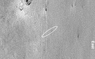 <h1>PIA05026:  18 Minutes After Beagle 2 Landing</h1><div class="PIA05026" lang="en" style="width:560px;text-align:left;margin:auto;background-color:#000;padding:10px;max-height:150px;overflow:auto;">31 December 2003 <br /> This oblique Mars Global Surveyor (MGS) Mars Orbiter Camera (MOC) wide angle red image shows the Beagle 2 landing zone about 18 minutes after the probe was scheduled to touch down on 25 December 2003. Mars Global Surveyor passed to the west of the site shortly after touch-down, so this image was taken looking east. The white ellipse shows the approximate location of the landing site. The largest crater to the northwest (toward upper left) of the ellipse is about 28 km (17.4 mi) across. The image is streaked and has low contrast because of the combined effects of looking obliquely and the presence of a thin veil of dust that not only hung over this region, but over most of Mars on 25 December 2003. During the previous 2 weeks, a large dust storm, followed by several smaller regional-scale storms, lifted dust in the western hemisphere of Mars. This dust drifted over most of the planet, reducing contrast and degrading the quality of MGS MOC images such as this one. This MOC image is important because it shows that there were no dust storms or other weather phenomena happening at the landing site the day Beagle 2 arrived. The landing site is located in Isidis Planitia near 11°N, 269.7°W. Sunlight illuminates the scene from the lower left.<p />This and several other images processed by Malin Space Science Systems, Inc. were shown by the Beagle 2 team during a press conference on 29 December 2003. These and other Beagle 2 images can be seen at: <a href="http://www.beagle2.com/resources/landingphotos.htm">http://www.beagle2.com/resources/landingphotos.htm</a>. The Beagle 2 web site is at: <a href="http://www.beagle2.com">http://www.beagle2.com</a>. Weekly weather reports for the Beagle 2 and Mars Exploration Rover sites, based on MOC image analysis, can be seen at: <a href="http://www.msss.com/mars_images/moc/mer_weather">http://www.msss.com/mars_images/moc/mer_weather</a>.<br /><br /><a href="http://photojournal.jpl.nasa.gov/catalog/PIA05026" onclick="window.open(this.href); return false;" title="Voir l'image 	 PIA05026:  18 Minutes After Beagle 2 Landing	  sur le site de la NASA">Voir l'image 	 PIA05026:  18 Minutes After Beagle 2 Landing	  sur le site de la NASA.</a></div>