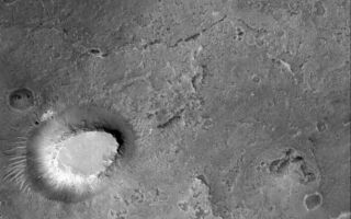 <h1>PIA05258:  Lonely Butte</h1><div class="PIA05258" lang="en" style="width:613px;text-align:left;margin:auto;background-color:#000;padding:10px;max-height:150px;overflow:auto;"><p>14 September 2005<br />This Mars Global Surveyor (MGS) Mars Orbiter Camera (MOC) image shows a lonely, light-toned butte composed of sedimentary rock in northern Sinus Meridiani. The dark landscape that surrounds the butte was once covered by the same rocks that make up this lonely remnant.<p>Location near: 2.5°N, 4.2°W <br />Image width: width: ~3 km (~1.9 mi) <br />Illumination from: lower left <br />Season: Northern Autumn </p><br /><br /><a href="http://photojournal.jpl.nasa.gov/catalog/PIA05258" onclick="window.open(this.href); return false;" title="Voir l'image 	 PIA05258:  Lonely Butte	  sur le site de la NASA">Voir l'image 	 PIA05258:  Lonely Butte	  sur le site de la NASA.</a></div>