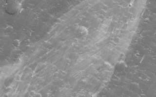 <h1>PIA05298:  Complex Wind Streaks</h1><div class="PIA05298" lang="en" style="width:671px;text-align:left;margin:auto;background-color:#000;padding:10px;max-height:150px;overflow:auto;">16 February 2004 <br /> Northeastern Tharsis is known for its complicated patterns of wind streaks. Wind streaks are formed by sediment transport and deposition by wind. This Mars Global Surveyor (MGS) Mars Orbiter Camera (MOC) picture shows a pattern of crisscrossing streaks indicating winds that generally blow from the southwest (lower left) toward northeast (upper right), but vary over time. The image is located near 27.6°N, 98.9°W. Sunlight illuminates the scene from the lower left; the image covers an area 3 km (1.9 mi) wide.<br /><br /><a href="http://photojournal.jpl.nasa.gov/catalog/PIA05298" onclick="window.open(this.href); return false;" title="Voir l'image 	 PIA05298:  Complex Wind Streaks	  sur le site de la NASA">Voir l'image 	 PIA05298:  Complex Wind Streaks	  sur le site de la NASA.</a></div>