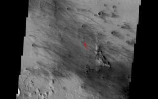 <h1>PIA05336:  Spirit has Landed!</h1><div class="PIA05336" lang="en" style="width:513px;text-align:left;margin:auto;background-color:#000;padding:10px;max-height:150px;overflow:auto;"><a href="/figures/PIA05336_context.jpg"></a><br /><p />Released 5 January 2004<p />In the evening of January 3, the <a href="http://athena.cornell.edu/">MER lander</a><a href="http://marsrovers.jpl.nasa.gov/home/"> Spirit</a> came to a safe landing right in the middle of Gusev Crater (shown by red arrow). This is an area riddled with dust devil tracks in the summertime (note the many dark streaks). With some luck those dust devils have scoured the surface clean of dust, exposing the underlying rocks which hold the secrets of Mars' past.<p />Over the next few months, the THEMIS team will be working with the <a href="http://minites.asu.edu/">Mini-TES</a> instrument onboard Spirit to do extensive research in Gusev crater.<p />Image information: VIS instrument. Latitude -14.6, Longitude 175.5 East (184.5 West). 19 meter/pixel resolution.<p />Note: this THEMIS visual image has not been radiometrically nor geometrically calibrated for this preliminary release. An empirical correction has been performed to remove instrumental effects. A linear shift has been applied in the cross-track and down-track direction to approximate spacecraft and planetary motion. Fully calibrated and geometrically projected images will be released through the Planetary Data System in accordance with Project policies at a later time.<p />NASA's Jet Propulsion Laboratory manages the 2001 Mars Odyssey mission for NASA's Office of Space Science, Washington, D.C. The Thermal Emission Imaging System (THEMIS) was developed by Arizona State University, Tempe, in collaboration with Raytheon Santa Barbara Remote Sensing. The THEMIS investigation is led by Dr. Philip Christensen at Arizona State University. Lockheed Martin Astronautics, Denver, is the prime contractor for the Odyssey project, and developed and built the orbiter. Mission operations are conducted jointly from Lockheed Martin and from JPL, a division of the California Institute of Technology in Pasadena.<br /><br /><a href="http://photojournal.jpl.nasa.gov/catalog/PIA05336" onclick="window.open(this.href); return false;" title="Voir l'image 	 PIA05336:  Spirit has Landed!	  sur le site de la NASA">Voir l'image 	 PIA05336:  Spirit has Landed!	  sur le site de la NASA.</a></div>