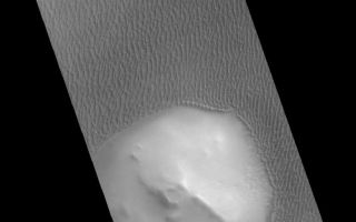 <h1>PIA05372:  THEMIS Images as Art #8</h1><div class="PIA05372" lang="en" style="width:797px;text-align:left;margin:auto;background-color:#000;padding:10px;max-height:150px;overflow:auto;">Released 11 February 2004<p />Humanity is a very visual species. We rely on our eyes to tell us what is going on in the world around us. Put any image in front of a person and that person will examine the picture looking for anything familiar. Even if the examiner has no idea what he/she is looking at in a picture, he/she will still be able to make a statement about the picture, usually preceded by the words "it looks like..." The image above is part of the surface of Mars, but is presented for its artistic value rather than its scientific value. When first viewed, this image solicited a statement that "it looks like..." something seen in everyday life.<p />Further continuing our aquatic theme of the past two days, today we see waves washing around a barren desert island.<p />Note: this THEMIS visual image has not been radiometrically nor geometrically calibrated for this preliminary release. An empirical correction has been performed to remove instrumental effects. A linear shift has been applied in the cross-track and down-track direction to approximate spacecraft and planetary motion. Fully calibrated and geometrically projected images will be released through the Planetary Data System in accordance with Project policies at a later time.<p />NASA's Jet Propulsion Laboratory manages the 2001 Mars Odyssey mission for NASA's Office of Space Science, Washington, D.C. The Thermal Emission Imaging System (THEMIS) was developed by Arizona State University, Tempe, in collaboration with Raytheon Santa Barbara Remote Sensing. The THEMIS investigation is led by Dr. Philip Christensen at Arizona State University. Lockheed Martin Astronautics, Denver, is the prime contractor for the Odyssey project, and developed and built the orbiter. Mission operations are conducted jointly from Lockheed Martin and from JPL, a division of the California Institute of Technology in Pasadena.<br /><br /><a href="http://photojournal.jpl.nasa.gov/catalog/PIA05372" onclick="window.open(this.href); return false;" title="Voir l'image 	 PIA05372:  THEMIS Images as Art #8	  sur le site de la NASA">Voir l'image 	 PIA05372:  THEMIS Images as Art #8	  sur le site de la NASA.</a></div>
