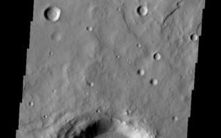 <h1>PIA05552:  Arabia Terra Crater</h1><div class="PIA05552" lang="en" style="width:630px;text-align:left;margin:auto;background-color:#000;padding:10px;max-height:150px;overflow:auto;"><a href="/figures/PIA05552_fig1.jpg"> </a><br /><p />Released 23 March 2004<p />The Odyssey spacecraft has completed a full Mars year of observations of the red planet. For the next several weeks the Image of the Day will look back over this first mars year. It will focus on four themes: 1) the poles - with the seasonal changes seen in the retreat and expansion of the caps; 2) craters - with a variety of morphologies relating to impact materials and later alteration, both infilling and exhumation; 3) channels - the clues to liquid surface flow; and 4) volcanic flow features. While some images have helped answer questions about the history of Mars, many have raised new questions that are still being investigated as Odyssey continues collecting data as it orbits Mars.<p />This daytime VIS image was collected on March 8, 2003 during the northern summer season. The material inside of this crater is of unknown origin, but may possibly be volcanic.<p />Image information: VIS instrument. Latitude 30.5, Longitude 32.3 East (327.7 West). 19 meter/pixel resolution.<p />Note: this THEMIS visual image has not been radiometrically nor geometrically calibrated for this preliminary release. An empirical correction has been performed to remove instrumental effects. A linear shift has been applied in the cross-track and down-track direction to approximate spacecraft and planetary motion. Fully calibrated and geometrically projected images will be released through the Planetary Data System in accordance with Project policies at a later time. <p />NASA's Jet Propulsion Laboratory manages the 2001 Mars Odyssey mission for NASA's Office of Space Science, Washington, D.C. The Thermal Emission Imaging System (THEMIS) was developed by Arizona State University, Tempe, in collaboration with Raytheon Santa Barbara Remote Sensing. The THEMIS investigation is led by Dr. Philip Christensen at Arizona State University. Lockheed Martin Astronautics, Denver, is the prime contractor for the Odyssey project, and developed and built the orbiter. Mission operations are conducted jointly from Lockheed Martin and from JPL, a division of the California Institute of Technology in Pasadena.<br /><br /><a href="http://photojournal.jpl.nasa.gov/catalog/PIA05552" onclick="window.open(this.href); return false;" title="Voir l'image 	 PIA05552:  Arabia Terra Crater	  sur le site de la NASA">Voir l'image 	 PIA05552:  Arabia Terra Crater	  sur le site de la NASA.</a></div>
