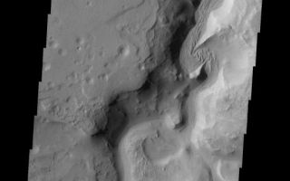 <h1>PIA05555:  Auqakuh Vallis Channel</h1><div class="PIA05555" lang="en" style="width:554px;text-align:left;margin:auto;background-color:#000;padding:10px;max-height:150px;overflow:auto;"><a href="/figures/PIA05555_fig1.jpg"> </a><br /><p />Released 25 March 2004<p />The Odyssey spacecraft has completed a full Mars year of observations of the red planet. For the next several weeks the Image of the Day will look back over this first mars year. It will focus on four themes: 1) the poles - with the seasonal changes seen in the retreat and expansion of the caps; 2) craters - with a variety of morphologies relating to impact materials and later alteration, both infilling and exhumation; 3) channels - the clues to liquid surface flow; and 4) volcanic flow features. While some images have helped answer questions about the history of Mars, many have raised new questions that are still being investigated as Odyssey continues collecting data as it orbits Mars.<p />The channel shown on the image is part of the Auqakuh Vallis region. It was collected December 4, 2002 during northern summer season. The local time is 5pm. The image shows liquid or ice carved channels and some dunes are also present on it.<p />Image information: VIS instrument. Latitude 31.8, Longitude 61.4 East (298.6 West). 19 meter/pixel resolution.<p />Note: this THEMIS visual image has not been radiometrically nor geometrically calibrated for this preliminary release. An empirical correction has been performed to remove instrumental effects. A linear shift has been applied in the cross-track and down-track direction to approximate spacecraft and planetary motion. Fully calibrated and geometrically projected images will be released through the Planetary Data System in accordance with Project policies at a later time. <p />NASA's Jet Propulsion Laboratory manages the 2001 Mars Odyssey mission for NASA's Office of Space Science, Washington, D.C. The Thermal Emission Imaging System (THEMIS) was developed by Arizona State University, Tempe, in collaboration with Raytheon Santa Barbara Remote Sensing. The THEMIS investigation is led by Dr. Philip Christensen at Arizona State University. Lockheed Martin Astronautics, Denver, is the prime contractor for the Odyssey project, and developed and built the orbiter. Mission operations are conducted jointly from Lockheed Martin and from JPL, a division of the California Institute of Technology in Pasadena.<br /><br /><a href="http://photojournal.jpl.nasa.gov/catalog/PIA05555" onclick="window.open(this.href); return false;" title="Voir l'image 	 PIA05555:  Auqakuh Vallis Channel	  sur le site de la NASA">Voir l'image 	 PIA05555:  Auqakuh Vallis Channel	  sur le site de la NASA.</a></div>