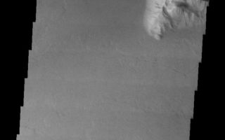 <h1>PIA05712:  Olympus Mons Lava Flows</h1><div class="PIA05712" lang="en" style="width:618px;text-align:left;margin:auto;background-color:#000;padding:10px;max-height:150px;overflow:auto;"><a href="/figures/PIA05712_fig1.jpg"> </a><br /><p />Released 6 April 2004<p />The Odyssey spacecraft has completed a full Mars year of observations of the red planet. For the next several weeks the Image of the Day will look back over this first mars year. It will focus on four themes: 1) the poles - with the seasonal changes seen in the retreat and expansion of the caps; 2) craters - with a variety of morphologies relating to impact materials and later alteration, both infilling and exhumation; 3) channels - the clues to liquid surface flow; and 4) volcanic flow features. While some images have helped answer questions about the history of Mars, many have raised new questions that are still being investigated as Odyssey continues collecting data as it orbits Mars.<p />This images was collected Aug. 14, 2003 during northern fall. The top of this image shows late stage volcanic flows coming down the side of Olympus Mons and flowing over the cliff-like margin of the volcano.<p />Image information: VIS instrument. Latitude 13.9, Longitude 228.5 East (131.5 West). 19 meter/pixel resolution.<p />Note: this THEMIS visual image has not been radiometrically nor geometrically calibrated for this preliminary release. An empirical correction has been performed to remove instrumental effects. A linear shift has been applied in the cross-track and down-track direction to approximate spacecraft and planetary motion. Fully calibrated and geometrically projected images will be released through the Planetary Data System in accordance with Project policies at a later time.<p />NASA's Jet Propulsion Laboratory manages the 2001 Mars Odyssey mission for NASA's Office of Space Science, Washington, D.C. The Thermal Emission Imaging System (THEMIS) was developed by Arizona State University, Tempe, in collaboration with Raytheon Santa Barbara Remote Sensing. The THEMIS investigation is led by Dr. Philip Christensen at Arizona State University. Lockheed Martin Astronautics, Denver, is the prime contractor for the Odyssey project, and developed and built the orbiter. Mission operations are conducted jointly from Lockheed Martin and from JPL, a division of the California Institute of Technology in Pasadena.<br /><br /><a href="http://photojournal.jpl.nasa.gov/catalog/PIA05712" onclick="window.open(this.href); return false;" title="Voir l'image 	 PIA05712:  Olympus Mons Lava Flows	  sur le site de la NASA">Voir l'image 	 PIA05712:  Olympus Mons Lava Flows	  sur le site de la NASA.</a></div>