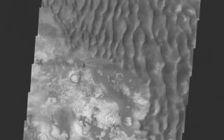 <h1>PIA05747:  Kaiser Dunes</h1><div class="PIA05747" lang="en" style="width:517px;text-align:left;margin:auto;background-color:#000;padding:10px;max-height:150px;overflow:auto;"><a href="/figures/PIA05747_fig1.jpg"> </a><br /><p>Released 13 April 2004</p><p>The Odyssey spacecraft has completed a full Mars year of observations of the red planet. For the next several weeks the Image of the Day will look back over this first mars year. It will focus on four themes: 1) the poles - with the seasonal changes seen in the retreat and expansion of the caps; 2) craters - with a variety of morphologies relating to impact materials and later alteration, both infilling and exhumation; 3) channels - the clues to liquid surface flow; and 4) volcanic flow features. While some images have helped answer questions about the history of Mars, many have raised new questions that are still being investigated as Odyssey continues collecting data as it orbits Mars.</p><p>This daytime VIS image was collected on May 7, 2002 during the southern fall season in Kaiser Crater.</p><p>Image information: VIS instrument. Latitude -46.9, Longitude 19.3 East (340.7 West). 19 meter/pixel resolution.</p><p>Note: this THEMIS visual image has not been radiometrically nor geometrically calibrated for this preliminary release. An empirical correction has been performed to remove instrumental effects. A linear shift has been applied in the cross-track and down-track direction to approximate spacecraft and planetary motion. Fully calibrated and geometrically projected images will be released through the Planetary Data System in accordance with Project policies at a later time.</p><p>NASA's Jet Propulsion Laboratory manages the 2001 Mars Odyssey mission for NASA's Office of Space Science, Washington, D.C. The Thermal Emission Imaging System (THEMIS) was developed by Arizona State University, Tempe, in collaboration with Raytheon Santa Barbara Remote Sensing. The THEMIS investigation is led by Dr. Philip Christensen at Arizona State University. Lockheed Martin Astronautics, Denver, is the prime contractor for the Odyssey project, and developed and built the orbiter. Mission operations are conducted jointly from Lockheed Martin and from JPL, a division of the California Institute of Technology in Pasadena.</p><br /><br /><a href="http://photojournal.jpl.nasa.gov/catalog/PIA05747" onclick="window.open(this.href); return false;" title="Voir l'image 	 PIA05747:  Kaiser Dunes	  sur le site de la NASA">Voir l'image 	 PIA05747:  Kaiser Dunes	  sur le site de la NASA.</a></div>