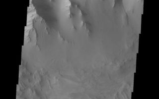 <h1>PIA05953:  Old Landslide In Ius Chasma</h1><div class="PIA05953" lang="en" style="width:532px;text-align:left;margin:auto;background-color:#000;padding:10px;max-height:150px;overflow:auto;"><a href="/figures/PIA05953_fig1.jpg"> </a><br /><p>The Odyssey spacecraft has taken some great pictures of Valles Marineris, the largest canyon in the solar system. If this canyon were on Earth, it would stretch from New York to Los Angeles. For the next several weeks, the Image of the Day will tour some of the canyons that make up this vast system. We will start with Ius Chasma in the west, and end with Coprates Chasma to the east. For more information on Vallis Marineris, please see <a href="http://mars.jpl.nasa.gov/mep/science/vm.html">http://mars.jpl.nasa.gov/mep/science/vm.html</a>.</p><p>This image of Ius Chasma was taken during the southern summer season. An old landslide is visible to the right of the image, coming off the northern wall of the canyon.</p>Image information: VIS instrument. Latitude -7.4, Longitude 279.6 East (80.4 West). 19 meter/pixel resolution.</p><p>Note: this THEMIS visual image has not been radiometrically nor geometrically calibrated for this preliminary release. An empirical correction has been performed to remove instrumental effects. A linear shift has been applied in the cross-track and down-track direction to approximate spacecraft and planetary motion. Fully calibrated and geometrically projected images will be released through the Planetary Data System in accordance with Project policies at a later time.</p><p>NASA's Jet Propulsion Laboratory manages the 2001 Mars Odyssey mission for NASA's Office of Space Science, Washington, D.C. The Thermal Emission Imaging System (THEMIS) was developed by Arizona State University, Tempe, in collaboration with Raytheon Santa Barbara Remote Sensing. The THEMIS investigation is led by Dr. Philip Christensen at Arizona State University. Lockheed Martin Astronautics, Denver, is the prime contractor for the Odyssey project, and developed and built the orbiter. Mission operations are conducted jointly from Lockheed Martin and from JPL, a division of the California Institute of Technology in Pasadena.</p><br /><br /><a href="http://photojournal.jpl.nasa.gov/catalog/PIA05953" onclick="window.open(this.href); return false;" title="Voir l'image 	 PIA05953:  Old Landslide In Ius Chasma	  sur le site de la NASA">Voir l'image 	 PIA05953:  Old Landslide In Ius Chasma	  sur le site de la NASA.</a></div>