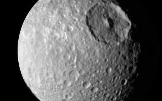 <h1>PIA06258:  Up Close to Mimas</h1><div class="PIA06258" lang="en" style="width:570px;text-align:left;margin:auto;background-color:#000;padding:10px;max-height:150px;overflow:auto;"><p>During its approach to Mimas on Aug. 2, 2005, the Cassini spacecraft narrow-angle camera obtained multi-spectral views of the moon from a range of 228,000 kilometers (142,500 miles).  </p><p>This image is a narrow angle clear-filter image which was processed to enhance the contrast in brightness and sharpness of visible features. </p><p>Herschel crater, a 140-kilometer-wide (88-mile) impact feature with a prominent central peak, is visible in the upper right of this image. </p><p>This image was obtained when the Cassini spacecraft was above 25 degrees south, 134 degrees west latitude and longitude.  The Sun-Mimas-spacecraft angle was 45 degrees and north is at the top.</p><p>The Cassini-Huygens mission is a cooperative project of NASA, the European Space Agency and the Italian Space Agency.  The Jet Propulsion Laboratory, a division of the California Institute of Technology in Pasadena, manages the mission for NASA's Science Mission Directorate, Washington, D.C. The Cassini orbiter and its two onboard cameras were designed, developed and assembled at JPL.  The imaging operations center is based at the Space Science Institute in Boulder, Colo.</p><p>For more information about the Cassini-Huygens mission visit http://saturn.jpl.nasa.gov . The Cassini imaging team homepage is at http://ciclops.org .</p><br /><br /><a href="http://photojournal.jpl.nasa.gov/catalog/PIA06258" onclick="window.open(this.href); return false;" title="Voir l'image 	 PIA06258:  Up Close to Mimas	  sur le site de la NASA">Voir l'image 	 PIA06258:  Up Close to Mimas	  sur le site de la NASA.</a></div>