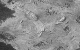 <h1>PIA06324:  Layered Rocks In Melas</h1><div class="PIA06324" lang="en" style="width:800px;text-align:left;margin:auto;background-color:#000;padding:10px;max-height:150px;overflow:auto;"><p>20 June 2004<br />This Mars Global Surveyor (MGS) Mars Orbiter Camera (MOC), image shows exposures of finely-bedded sedimentary rocks in western Melas Chasma, part of the vast Valles Marineris trough system. Rocks similar to these occur in neighboring west Candor Chasma, as well. The picture is located near 9.1°S, 74.5°W, and covers an area about 3 km (1.9 mi) wide. The scene is illuminated by sunlight from the left/upper left.</p><br /><br /><a href="http://photojournal.jpl.nasa.gov/catalog/PIA06324" onclick="window.open(this.href); return false;" title="Voir l'image 	 PIA06324:  Layered Rocks In Melas	  sur le site de la NASA">Voir l'image 	 PIA06324:  Layered Rocks In Melas	  sur le site de la NASA.</a></div>