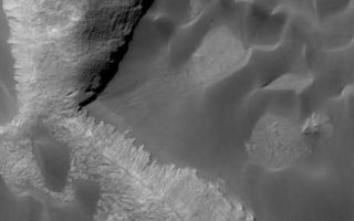 <h1>PIA06812:  Rabe Dunes</h1><div class="PIA06812" lang="en" style="width:424px;text-align:left;margin:auto;background-color:#000;padding:10px;max-height:150px;overflow:auto;"><p>20 August 2004<br />This Mars Global Surveyor (MGS) Mars Orbiter Camera (MOC) image shows dark sand dunes and layered rock outcrops in Rabe Crater, located near 43.8°S, 325.1°W. The image covers an area about 3 km (1.9 mi) across and sunlight illuminates the scene from the upper left.</p><br /><br /><a href="http://photojournal.jpl.nasa.gov/catalog/PIA06812" onclick="window.open(this.href); return false;" title="Voir l'image 	 PIA06812:  Rabe Dunes	  sur le site de la NASA">Voir l'image 	 PIA06812:  Rabe Dunes	  sur le site de la NASA.</a></div>