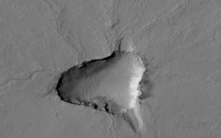 <h1>PIA06841:  Small Tharsis Volcano</h1><div class="PIA06841" lang="en" style="width:278px;text-align:left;margin:auto;background-color:#000;padding:10px;max-height:150px;overflow:auto;"><p>30 August 2004<br />This Mars Global Surveyor (MGS) Mars Orbiter Camera (MOC) image shows a small volcano located southwest of the giant volcano, Pavonis Mons, near 2.5°S, 109.4°W. Lava flows can be seen to have emanated from the summit region, which today is an irregularly-shaped collapse pit, or caldera. A blanket of dust mantles this volcano. Dust covers most martian volcanoes, none of which are young or active today. This picture covers an area about 3 km (1.9 mi) across; sunlight illuminates the scene from the left.</p><br /><br /><a href="http://photojournal.jpl.nasa.gov/catalog/PIA06841" onclick="window.open(this.href); return false;" title="Voir l'image 	 PIA06841:  Small Tharsis Volcano	  sur le site de la NASA">Voir l'image 	 PIA06841:  Small Tharsis Volcano	  sur le site de la NASA.</a></div>