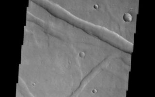 <h1>PIA06843:  Valles Marineris Graben</h1><div class="PIA06843" lang="en" style="width:531px;text-align:left;margin:auto;background-color:#000;padding:10px;max-height:150px;overflow:auto;"><a href="/figures/PIA06843_fig1.jpg"></a><br /><p>This VIS image was taken just south of the rim of Valles Marineris. The troughs seen in this image are structural features called graben. A graben is formed when two parallel fractures bound a down-dropped block of surface. These graben developed as part of the formation of Valles Marineris.</p><p>Image information: VIS instrument. Latitude -14.1, Longitude 287.2 East (72.8 West). 19 meter/pixel resolution.</p><p>Note: this THEMIS visual image has not been radiometrically nor geometrically calibrated for this preliminary release. An empirical correction has been performed to remove instrumental effects. A linear shift has been applied in the cross-track and down-track direction to approximate spacecraft and planetary motion. Fully calibrated and geometrically projected images will be released through the Planetary Data System in accordance with Project policies at a later time.</p><p>NASA's Jet Propulsion Laboratory manages the 2001 Mars Odyssey mission for NASA's Office of Space Science, Washington, D.C. The Thermal Emission Imaging System (THEMIS) was developed by Arizona State University, Tempe, in collaboration with Raytheon Santa Barbara Remote Sensing. The THEMIS investigation is led by Dr. Philip Christensen at Arizona State University. Lockheed Martin Astronautics, Denver, is the prime contractor for the Odyssey project, and developed and built the orbiter. Mission operations are conducted jointly from Lockheed Martin and from JPL, a division of the California Institute of Technology in Pasadena.</p><br /><br /><a href="http://photojournal.jpl.nasa.gov/catalog/PIA06843" onclick="window.open(this.href); return false;" title="Voir l'image 	 PIA06843:  Valles Marineris Graben	  sur le site de la NASA">Voir l'image 	 PIA06843:  Valles Marineris Graben	  sur le site de la NASA.</a></div>