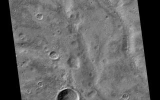 <h1>PIA06899:  Warrego Valles</h1><div class="PIA06899" lang="en" style="width:800px;text-align:left;margin:auto;background-color:#000;padding:10px;max-height:150px;overflow:auto;"><p>3 October 2004<br />When viewed at 100 to 300 meters per pixel in old Mariner 9 and Viking orbiter images, Warrego Valles appears to be a grouping of intricately-carved networks of branching valleys. This region has often been used as the type example of martian valley networks, and key evidence that Mars may have once been warmer, wetter, and perhaps had precipitation in the form of rain or snow. However, when viewed at very high resolution (1.5 to 4.5 meters per pixel) with the Mars Global Surveyor (MGS) Mars Orbiter Camera (MOC), the Warrego valleys break down into a series of vaguely continuous (in other words, not necessarily connected to each other) troughs that have been covered and partially filled by a material that has eroded to form a very rough-textured surface. None of the original valley floor or wall features are visible because of this rough-textured mantle, and thus very little can be said regarding whether the valleys represent the results of persistent flow and precipitation runoff. Despite the MOC observations and the relatively unique nature of these valleys relative to other valley networks on Mars, the Warrego Valles continue to be used by many as an example of typical martian valley networks. The picture shown here is a mosaic of three MOC narrow angle images obtained in 1999 and 2004: M07-02071, R15-00492, and R15-02626. The dark bar near the bottom center is the location of a data drop, lost during transmission. The 1 km scale bar is approximately equal to 0.62 miles. Sunlight illuminates the images from the upper left, north is up, and the scene is located near 42.4°S, 93.5°W.</p><br /><br /><a href="http://photojournal.jpl.nasa.gov/catalog/PIA06899" onclick="window.open(this.href); return false;" title="Voir l'image 	 PIA06899:  Warrego Valles	  sur le site de la NASA">Voir l'image 	 PIA06899:  Warrego Valles	  sur le site de la NASA.</a></div>