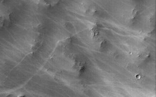 <h1>PIA06940:  Light Dust Devil Tracks</h1><div class="PIA06940" lang="en" style="width:672px;text-align:left;margin:auto;background-color:#000;padding:10px;max-height:150px;overflow:auto;"><p>14 October 2004<br >Many Mars Global Surveyor (MGS) Mars Orbiter Camera (MOC) images exhibit wild patterns of dark streaks thought to have formed by the passage of many dust devils. The dust devils disrupt the dust coating the martian surface, leaving behind a streak. However, not all dust devils make streaks, and not all dust devil streaks are dark. Some are light---it simply depends upon which is darker, the substrate or the dust that the spinning vortex disrupts. The example of light-toned dust devil streaks shown here is located in southern Schiaparelli Basin near 5.3°S, 343.3°W. The image covers an area about 3 km (1.9 mi) across; sunlight illuminates the scene from the left/upper left.</p><br /><br /><a href="http://photojournal.jpl.nasa.gov/catalog/PIA06940" onclick="window.open(this.href); return false;" title="Voir l'image 	 PIA06940:  Light Dust Devil Tracks	  sur le site de la NASA">Voir l'image 	 PIA06940:  Light Dust Devil Tracks	  sur le site de la NASA.</a></div>