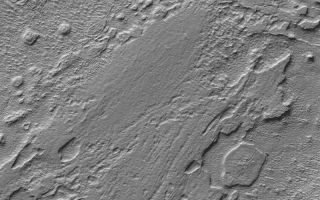 <h1>PIA06944:  Hellas Planitia</h1><div class="PIA06944" lang="en" style="width:800px;text-align:left;margin:auto;background-color:#000;padding:10px;max-height:150px;overflow:auto;"><p>18 October 2004<br >The best time of year to obtain images of the floor of the vast Hellas Planitia impact basin occurs in mid to late southern autumn. At that time of year, the atmosphere over this deep basin is clear and the solar illumination conditions are ideal. Hellas was in this ideal period during July-September 2004. This August 2004 Mars Global Surveyor (MGS) Mars Orbiter Camera (MOC) image shows the eroded floor of a portion of the basin. Hellas has some of the lowest elevations on the planet. This image is located near 39.3°S, 302.8°W. The image covers an area about 3 km (1.9 mi) wide and sunlight illuminates the scene from the upper left.</p><br /><br /><a href="http://photojournal.jpl.nasa.gov/catalog/PIA06944" onclick="window.open(this.href); return false;" title="Voir l'image 	 PIA06944:  Hellas Planitia	  sur le site de la NASA">Voir l'image 	 PIA06944:  Hellas Planitia	  sur le site de la NASA.</a></div>