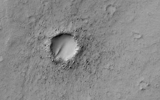 <h1>PIA07094:  Bouldery Impact Ejecta</h1><div class="PIA07094" lang="en" style="width:609px;text-align:left;margin:auto;background-color:#000;padding:10px;max-height:150px;overflow:auto;"><p>29 November 2004<br >Meteor impact craters are common the surfaces of most solid objects in the Solar System. They are least common on the volcanically-active moon of Jupiter, Io, and on Earth, where volcanism, tectonism, and erosion have all acted to erase the record of impact cratering. On Mars, erosion has also been vigorous enough to destroy craters. In other areas on Mars, craters have been filled and buried within the planet's bedrock. This October 2004 Mars Global Surveyor (MGS) Mars Orbiter Camera (MOC) image shows a relatively young impact crater on the floor of the outflow channel system of Mangala Valles. The impact ejecta blanket in this case is quite bouldery. Some windblown sediment has partially filled the crater. These features are located near 15.1°S, 149.3°W. The crater is just over 300 meters across, about one third the diameter of the famous Meteor Crater in Arizona. The 300 meter scale bar is about 328 yards long. Sunlight illuminates the scene from the upper left.</p><br /><br /><a href="http://photojournal.jpl.nasa.gov/catalog/PIA07094" onclick="window.open(this.href); return false;" title="Voir l'image 	 PIA07094:  Bouldery Impact Ejecta	  sur le site de la NASA">Voir l'image 	 PIA07094:  Bouldery Impact Ejecta	  sur le site de la NASA.</a></div>