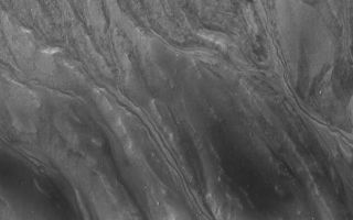 <h1>PIA07128:  Noachis Pit Crater Gullies</h1><div class="PIA07128" lang="en" style="width:522px;text-align:left;margin:auto;background-color:#000;padding:10px;max-height:150px;overflow:auto;"><p>13 December 2004<br >This Mars Global Surveyor (MGS) Mars Orbiter Camera (MOC) image shows fine details among mid-latitude gullies formed on the walls of a large pit within a filled meteor impact crater in the Noachis Terra region of Mars. Like the gullies <a href="http://www.msss.com/mars_images/moc/june2000/">originally described in June 2000</a>, these may have formed by the seepage of groundwater. Other scientists have speculated that, elsewhere on Mars, similar gullies might form by melting of ice or snow, by liquid or gaseous carbon dioxide, or dry mass movement (landsliding) processes. The many fine tributaries in the Noachis pit crater area shown here lend support to the hypothesis that a liquid with the physical properties of water was involved. This image is located near 47.8°S, 354.9°W, and covers an area approximately 3 km (1.9 mi) wide. The scene is illuminated by sunlight from the upper left.</p><br /><br /><a href="http://photojournal.jpl.nasa.gov/catalog/PIA07128" onclick="window.open(this.href); return false;" title="Voir l'image 	 PIA07128:  Noachis Pit Crater Gullies	  sur le site de la NASA">Voir l'image 	 PIA07128:  Noachis Pit Crater Gullies	  sur le site de la NASA.</a></div>