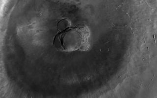 <h1>PIA07149:  Ascraeus Mons</h1><div class="PIA07149" lang="en" style="width:575px;text-align:left;margin:auto;background-color:#000;padding:10px;max-height:150px;overflow:auto;"><p>24 December 2004<br >This red wide angle Mars Global Surveyor (MGS) Mars Orbiter Camera (MOC) image shows Ascraeus Mons, the northernmost of the three Tharsis Montes shield volcanoes. Ascraeus Mons is about 460 km (~286 mi) across and its summit is at an elevation of about 18 km (11 mi) above the martian datum -- the elevation designated as 0 km. The center of the summit caldera is near 11°N, 104°W. Sunlight illuminates the scene from the left/upper left. </p><br /><br /><a href="http://photojournal.jpl.nasa.gov/catalog/PIA07149" onclick="window.open(this.href); return false;" title="Voir l'image 	 PIA07149:  Ascraeus Mons	  sur le site de la NASA">Voir l'image 	 PIA07149:  Ascraeus Mons	  sur le site de la NASA.</a></div>
