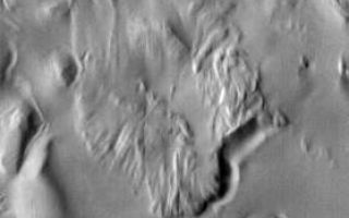 <h1>PIA07204:  Xanthe Terra Landslide in IR</h1><div class="PIA07204" lang="en" style="width:279px;text-align:left;margin:auto;background-color:#000;padding:10px;max-height:150px;overflow:auto;"><p><a href="/figures/PIA07204_fig1.jpg"> </a><br /><p>This is a daytime IR image of a chaos region within Xanthe Terra. As with earlier images, the landslide in this image is caused by the failure of steep slopes releasing material to form the landslide deposit.</p><p>Image information: IR instrument. Latitude 3.1, Longitude 309.7 East (50.3 West). 100 meter/pixel resolution.</p><p>Note: this THEMIS visual image has not been radiometrically nor geometrically calibrated for this preliminary release. An empirical correction has been performed to remove instrumental effects. A linear shift has been applied in the cross-track and down-track direction to approximate spacecraft and planetary motion. Fully calibrated and geometrically projected images will be released through the Planetary Data System in accordance with Project policies at a later time.</p><p>NASA's Jet Propulsion Laboratory manages the 2001 Mars Odyssey mission for NASA's Office of Space Science, Washington, D.C. The Thermal Emission Imaging System (THEMIS) was developed by Arizona State University, Tempe, in collaboration with Raytheon Santa Barbara Remote Sensing. The THEMIS investigation is led by Dr. Philip Christensen at Arizona State University. Lockheed Martin Astronautics, Denver, is the prime contractor for the Odyssey project, and developed and built the orbiter. Mission operations are conducted jointly from Lockheed Martin and from JPL, a division of the California Institute of Technology in Pasadena.</p><br /><br /><a href="http://photojournal.jpl.nasa.gov/catalog/PIA07204" onclick="window.open(this.href); return false;" title="Voir l'image 	 PIA07204:  Xanthe Terra Landslide in IR	  sur le site de la NASA">Voir l'image 	 PIA07204:  Xanthe Terra Landslide in IR	  sur le site de la NASA.</a></div>