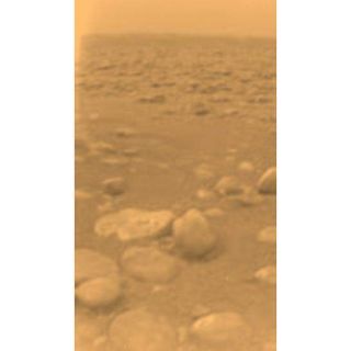<h1>PIA07232:  First Color View of Titan's Surface</h1><div class="PIA07232" lang="en" style="width:546px;text-align:left;margin:auto;background-color:#000;padding:10px;max-height:150px;overflow:auto;"><p>This image was returned yesterday, January 14, 2005, by the European Space Agency's Huygens probe during its successful descent to land on Titan. This is the colored view, following processing to add reflection spectra data, and gives a better indication of the actual color of the surface. </p><p>Initially thought to be rocks or ice blocks, they are more pebble-sized. The two rock-like objects just below the middle of the image are about 15 centimeters (about 6 inches) (left) and 4 centimeters (about 1.5 inches) (center) across respectively, at a distance of about 85 centimeters (about 33 inches) from Huygens. The surface is darker than originally expected, consisting of a mixture of water and hydrocarbon ice. There is also evidence of erosion at the base of these objects, indicating possible fluvial activity.                                                                                      </p><p>                 The image was taken with the Descent Imager/Spectral Radiometer, one of two NASA instruments on the probe.</p><p>The Cassini-Huygens mission is a cooperative project of NASA, the European Space Agency and the Italian Space Agency.  The Jet Propulsion Laboratory, a division of the California Institute of Technology in Pasadena, manages the Cassini-Huygens mission for NASA's Science Mission Directorate, Washington, D.C. The Cassini orbiter and its two onboard cameras were designed, developed and assembled at JPL.  The Descent Imager/Spectral team is based at the University of Arizona, Tucson, Ariz.For more information about the Cassini-Huygens mission visit  <a href="http://saturn.jpl.nasa.gov/home/index.cfm">http://saturn.jpl.nasa.gov/home/index.cfm</a>. </p><br /><br /><a href="http://photojournal.jpl.nasa.gov/catalog/PIA07232" onclick="window.open(this.href); return false;" title="Voir l'image 	 PIA07232:  First Color View of Titan's Surface	  sur le site de la NASA">Voir l'image 	 PIA07232:  First Color View of Titan's Surface	  sur le site de la NASA.</a></div>