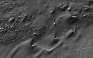 <h1>PIA07270:  Lohse Crater Dunes</h1><div class="PIA07270" lang="en" style="width:672px;text-align:left;margin:auto;background-color:#000;padding:10px;max-height:150px;overflow:auto;"><p>8 January 2004<br >This Mars Global Surveyor (MGS) Mars Orbiter Camera (MOC) image shows windblown sand dunes in Lohse Crater in Noachis Terra near 43.8°S, 16.8°W. The winds responsible for these dunes blew largely from the lower left (southwest) toward the upper right (northeast). The picture covers an area about 3 km (1.9 mi) across, and is illuminated by sunlight from the upper left.</p><br /><br /><a href="http://photojournal.jpl.nasa.gov/catalog/PIA07270" onclick="window.open(this.href); return false;" title="Voir l'image 	 PIA07270:  Lohse Crater Dunes	  sur le site de la NASA">Voir l'image 	 PIA07270:  Lohse Crater Dunes	  sur le site de la NASA.</a></div>
