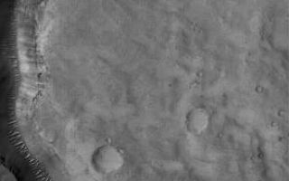<h1>PIA07272:  Valley near Cydonia</h1><div class="PIA07272" lang="en" style="width:297px;text-align:left;margin:auto;background-color:#000;padding:10px;max-height:150px;overflow:auto;"><p>10 January 2004<br >This Mars Global Surveyor (MGS) Mars Orbiter Camera (MOC) image shows an ancient valley in far northwestern Arabia Terra, near the Cydonia region. Large, windblown ripples occur on the valley floor. This valley is located near 33.2°N, 10.1°W. The picture covers an area about 3 km (1.9 mi) across, and is illuminated by sunlight from the left/lower left.</p><br /><br /><a href="http://photojournal.jpl.nasa.gov/catalog/PIA07272" onclick="window.open(this.href); return false;" title="Voir l'image 	 PIA07272:  Valley near Cydonia	  sur le site de la NASA">Voir l'image 	 PIA07272:  Valley near Cydonia	  sur le site de la NASA.</a></div>