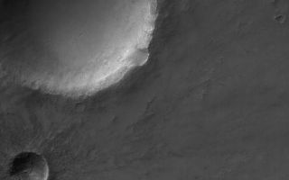 <h1>PIA07277:  Solis Planum Craters</h1><div class="PIA07277" lang="en" style="width:686px;text-align:left;margin:auto;background-color:#000;padding:10px;max-height:150px;overflow:auto;"><p>15 January 2004<br >This Mars Global Surveyor (MGS) Mars Orbiter Camera (MOC) image shows several meteor impact craters on Solis Planum. The second-largest crater in this scene is relatively young and fresh, exhibiting arrayed ejecta pattern and numerous boulders near its raised rim. The image covers an area about 3 km (1.9 mi) wide and is illuminated by sunlight from the upper left. The craters are located near 19.8°S, 85.5°W.</p><br /><br /><a href="http://photojournal.jpl.nasa.gov/catalog/PIA07277" onclick="window.open(this.href); return false;" title="Voir l'image 	 PIA07277:  Solis Planum Craters	  sur le site de la NASA">Voir l'image 	 PIA07277:  Solis Planum Craters	  sur le site de la NASA.</a></div>