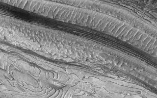 <h1>PIA07352:  Sedimentary Rock in Candor</h1><div class="PIA07352" lang="en" style="width:627px;text-align:left;margin:auto;background-color:#000;padding:10px;max-height:150px;overflow:auto;"><p>11 February 2005 <br />This Mars Global Surveyor (MGS) Mars Orbiter Camera (MOC) image shows dozens of light- and a few dark-toned sedimentary rock layers exposed by faulting and erosion in western Candor Chasma, part of the vast Valles Marineris trough system.</p><p>Location near: 6.5°S, 77.0°W <br .>Image width: ~~3.0 km (~1.9 mi) <br .>Illumination from: upper left <br .>Season: Southern Autumn <br .></p><br /><br /><a href="http://photojournal.jpl.nasa.gov/catalog/PIA07352" onclick="window.open(this.href); return false;" title="Voir l'image 	 PIA07352:  Sedimentary Rock in Candor	  sur le site de la NASA">Voir l'image 	 PIA07352:  Sedimentary Rock in Candor	  sur le site de la NASA.</a></div>