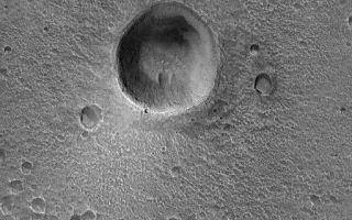 <h1>PIA07373:  Crater in Acidalia</h1><div class="PIA07373" lang="en" style="width:512px;text-align:left;margin:auto;background-color:#000;padding:10px;max-height:150px;overflow:auto;"><p>This Mars Global Surveyor (MGS) Orbiter Camera (MOC) image shows an impact crater and associated bright wind streak in Acidalia Planitia. Dozens of smaller craters dot the scene.</p><p>Location near: 33.6°N, 25.0°W <br />Image width: ~3.0 km (~1.9 mi) <br />Illumination from: lower left <br />Season: Northern Summer <br /></p><br /><br /><a href="http://photojournal.jpl.nasa.gov/catalog/PIA07373" onclick="window.open(this.href); return false;" title="Voir l'image 	 PIA07373:  Crater in Acidalia	  sur le site de la NASA">Voir l'image 	 PIA07373:  Crater in Acidalia	  sur le site de la NASA.</a></div>