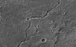 <h1>PIA07436:  Ascraeus Mons Summit</h1><div class="PIA07436" lang="en" style="width:458px;text-align:left;margin:auto;background-color:#000;padding:10px;max-height:150px;overflow:auto;"><p>7 March 2005 <br />This Mars Global Surveyor (MGS) Mars Orbiter Camera (MOC) image shows a lava channel on the northeastern summit of Ascraeus Mons.</p><p>Location near: 11.5°N, 104.2°W <br />Image width: ~3 km (~1.9 mi) <br />Illumination from: upper left <br />Season: Northern Spring <br /></p><br /><br /><a href="http://photojournal.jpl.nasa.gov/catalog/PIA07436" onclick="window.open(this.href); return false;" title="Voir l'image 	 PIA07436:  Ascraeus Mons Summit	  sur le site de la NASA">Voir l'image 	 PIA07436:  Ascraeus Mons Summit	  sur le site de la NASA.</a></div>