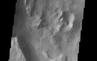<h1>PIA07437:  Central Peak Crater in Lunae Planum</h1><div class="PIA07437" lang="en" style="width:574px;text-align:left;margin:auto;background-color:#000;padding:10px;max-height:150px;overflow:auto;"><a href="/figures/PIA07437_fig1.jpg"></a><br /><p>The topic for the Image of the Day for the weeks of March 7-18 will be mountains on Mars.</p><p>This crater is located in Lunae Planum and contains a remnant central peak, typical of craters this size.</p><p>A good diagram showing the structural difference between simple and complex craters is here: <a href="http://www.lpi.usra.edu/expmoon/science/craterstructure.html">http://www.lpi.usra.edu/expmoon/science/craterstructure.html</a></p>Image information: VIS instrument. Latitude 11.8, Longitude 298.4 East (61.6 West). 19 meter/pixel resolution.</p><p>Note: this THEMIS visual image has not been radiometrically nor geometrically calibrated for this preliminary release. An empirical correction has been performed to remove instrumental effects. A linear shift has been applied in the cross-track and down-track direction to approximate spacecraft and planetary motion. Fully calibrated and geometrically projected images will be released through the Planetary Data System in accordance with Project policies at a later time.</p><p>NASA's Jet Propulsion Laboratory manages the 2001 Mars Odyssey mission for NASA's Office of Space Science, Washington, D.C. The Thermal Emission Imaging System (THEMIS) was developed by Arizona State University, Tempe, in collaboration with Raytheon Santa Barbara Remote Sensing. The THEMIS investigation is led by Dr. Philip Christensen at Arizona State University. Lockheed Martin Astronautics, Denver, is the prime contractor for the Odyssey project, and developed and built the orbiter. Mission operations are conducted jointly from Lockheed Martin and from JPL, a division of the California Institute of Technology in Pasadena.</p><br /><br /><a href="http://photojournal.jpl.nasa.gov/catalog/PIA07437" onclick="window.open(this.href); return false;" title="Voir l'image 	 PIA07437:  Central Peak Crater in Lunae Planum	  sur le site de la NASA">Voir l'image 	 PIA07437:  Central Peak Crater in Lunae Planum	  sur le site de la NASA.</a></div>