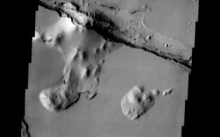 <h1>PIA07489:  Cerberus Fossae</h1><div class="PIA07489" lang="en" style="width:547px;text-align:left;margin:auto;background-color:#000;padding:10px;max-height:150px;overflow:auto;"><a href="/figures/PIA07489_fig1.jpg"></a><br /><p>This is some chaos terrain located on the floor of Candor Chasma. Chaos is typi cally interpreted to be a collapse terrain; it is the blocky landscape after the transport and removal of subsurface support.</p><p>Image information: VIS instrument. Latitude 8.9, Longitude 162.9 East (197.1 West). 19 meter/pixel resolution.</p><p>Note: this THEMIS visual image has not been radiometrically nor geometrically calibrated for this preliminary release. An empirical correction has been performed to remove instrumental effects. A linear shift has been applied in the cross-track and down-track direction to approximate spacecraft and planetary motion. Fully calibrated and geometrically projected images will be released through the Planetary Data System in accordance with Project policies at a later time.</p><p>NASA's Jet Propulsion Laboratory manages the 2001 Mars Odyssey mission for NASA's Office of Space Science, Washington, D.C. The Thermal Emission Imaging System (THEMIS) was developed by Arizona State University, Tempe, in collaboration with Raytheon Santa Barbara Remote Sensing. The THEMIS investigation is led by Dr. Philip Christensen at Arizona State University. Lockheed Martin Astronautics, Denver, is the prime contractor for the Odyssey project, and developed and built the orbiter. Mission operations are conducted jointly from Lockheed Martin and from JPL, a division of the California Institute of Technology in Pasadena.</p><br /><br /><a href="http://photojournal.jpl.nasa.gov/catalog/PIA07489" onclick="window.open(this.href); return false;" title="Voir l'image 	 PIA07489:  Cerberus Fossae	  sur le site de la NASA">Voir l'image 	 PIA07489:  Cerberus Fossae	  sur le site de la NASA.</a></div>