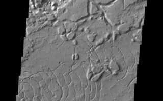<h1>PIA07498:  Arcuate Fractures</h1><div class="PIA07498" lang="en" style="width:518px;text-align:left;margin:auto;background-color:#000;padding:10px;max-height:150px;overflow:auto;"><a href="/figures/PIA07498_fig1.jpg"></a><br /><p>In the upper left corner of this VIS image are a series of fractures. Where the fractures are exposed on the surface it is impossible to tell the plane of the fracture; however where the fractures are visible in the cliff wall it is possible to see that the fractures dip to the north. This image shows part of the caldera of Tharsis Tholus. </p><p>Image information: VIS instrument. Latitude 1.7, Longitude 176.5 East (183.5 West). 19 meter/pixel resolution.</p><p>Note: this THEMIS visual image has not been radiometrically nor geometrically calibrated for this preliminary release. An empirical correction has been performed to remove instrumental effects. A linear shift has been applied in the cross-track and down-track direction to approximate spacecraft and planetary motion. Fully calibrated and geometrically projected images will be released through the Planetary Data System in accordance with Project policies at a later time.</p><p>NASA's Jet Propulsion Laboratory manages the 2001 Mars Odyssey mission for NASA's Office of Space Science, Washington, D.C. The Thermal Emission Imaging System (THEMIS) was developed by Arizona State University, Tempe, in collaboration with Raytheon Santa Barbara Remote Sensing. The THEMIS investigation is led by Dr. Philip Christensen at Arizona State University. Lockheed Martin Astronautics, Denver, is the prime contractor for the Odyssey project, and developed and built the orbiter. Mission operations are conducted jointly from Lockheed Martin and from JPL, a division of the California Institute of Technology in Pasadena.</p><br /><br /><a href="http://photojournal.jpl.nasa.gov/catalog/PIA07498" onclick="window.open(this.href); return false;" title="Voir l'image 	 PIA07498:  Arcuate Fractures	  sur le site de la NASA">Voir l'image 	 PIA07498:  Arcuate Fractures	  sur le site de la NASA.</a></div>