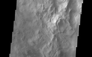 <h1>PIA07832:  Ganges Chasma Sand Sheet</h1><div class="PIA07832" lang="en" style="width:515px;text-align:left;margin:auto;background-color:#000;padding:10px;max-height:150px;overflow:auto;"><a href="/figures/PIA07832_fig1.jpg"></a><br /><p>Our topic for the weeks of April 4 and April 11 is dunes on Mars. We will look at the north polar sand sea and at isolated dune fields at lower latitudes. Sand seas on Earth are often called "ergs," an Arabic name for dune field. A sand sea differs from a dune field in two ways: 1) a sand sea has a large regional extent, and 2) the individual dunes are large in size and complex in form.</p><p>Today's sand sheet is located in the Ganges Chasma portion of Valles Marineris. As with yesterday's image, note that the dune forms are seen only at the margin and that the interior of the sand sheet at this resolution appears to completely lack dune forms.</p><p>Image information: VIS instrument. Latitude -6.4, Longitude 310.7 East (49.3 West). 19 meter/pixel resolution.</p><p>Note: this THEMIS visual image has not been radiometrically nor geometrically calibrated for this preliminary release. An empirical correction has been performed to remove instrumental effects. A linear shift has been applied in the cross-track and down-track direction to approximate spacecraft and planetary motion. Fully calibrated and geometrically projected images will be released through the Planetary Data System in accordance with Project policies at a later time.</p><p>NASA's Jet Propulsion Laboratory manages the 2001 Mars Odyssey mission for NASA's Office of Space Science, Washington, D.C. The Thermal Emission Imaging System (THEMIS) was developed by Arizona State University, Tempe, in collaboration with Raytheon Santa Barbara Remote Sensing. The THEMIS investigation is led by Dr. Philip Christensen at Arizona State University. Lockheed Martin Astronautics, Denver, is the prime contractor for the Odyssey project, and developed and built the orbiter. Mission operations are conducted jointly from Lockheed Martin and from JPL, a division of the California Institute of Technology in Pasadena.</p><br /><br /><a href="http://photojournal.jpl.nasa.gov/catalog/PIA07832" onclick="window.open(this.href); return false;" title="Voir l'image 	 PIA07832:  Ganges Chasma Sand Sheet	  sur le site de la NASA">Voir l'image 	 PIA07832:  Ganges Chasma Sand Sheet	  sur le site de la NASA.</a></div>