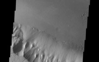 <h1>PIA07847:  Kasei Vallis Erosion</h1><div class="PIA07847" lang="en" style="width:524px;text-align:left;margin:auto;background-color:#000;padding:10px;max-height:150px;overflow:auto;"><a href="/figures/PIA07847_fig1.jpg"></a><br /><p>Kasei Vallis is our topic for the weeks of April 18 and 25. Originating on the margin of Lunae Planum, the Kasei Vallis complex contains two main channels that run east-west across Tempe Terra and empty into Chryse Planitia. During the week of April 18th we will concentrate on the northern branch of Kasei Vallis. The week of April 25 will be devoted to the southern branch.</p><p>The formation of Kasei Vallis is still being studied and several theories exist. It is thought that volcanic subsurfaceing heating in the Tharsis/Lunae Planum region resulted in a release of water, which carved the channels and produced the landforms seen within the channels. One theory is that this was a one-time catastropic event, another theory speculates that several flooding events occurred over a long time period. Others have proposed that some of the landforms (especially scour marks and teardropshaped "islands") are the result of glacial flow rather than liquid flow. Teardrop shaped islands are common in terrestrial rivers, where the water is eroding material in the channel. A glacial feature called a <a href="http://www.zephryus.demon.co.uk/geography/resources/glaciers/drum.html">drumlin</a> has the exact sameshape, but is formed by deposition beneath continental glaciers.</p><p>This VIS image shows a different bank topography than yesterday's image. In this case, the southern bank is very steep. There has been erosion and collapse of the steeper bank since the last flow through the channel -- note the alluvial fans at the base of the bank cover the smooth appearing channel fill. </p><p>Image information: VIS instrument. Latitude 26.7, Longitude 294 East (66 West). 19 meter/pixel resolution.</p><p>Note: this THEMIS visual image has not been radiometrically nor geometrically calibrated for this preliminary release. An empirical correction has been performed to remove instrumental effects. A linear shift has been applied in the cross-track and down-track direction to approximate spacecraft and planetary motion. Fully calibrated and geometrically projected images will be released through the Planetary Data System in accordance with Project policies at a later time.</p><p>NASA's Jet Propulsion Laboratory manages the 2001 Mars Odyssey mission for NASA's Office of Space Science, Washington, D.C. The Thermal Emission Imaging System (THEMIS) was developed by Arizona State University, Tempe, in collaboration with Raytheon Santa Barbara Remote Sensing. The THEMIS investigation is led by Dr. Philip Christensen at Arizona State University. Lockheed Martin Astronautics, Denver, is the prime contractor for the Odyssey project, and developed and built the orbiter. Mission operations are conducted jointly from Lockheed Martin and from JPL, a division of the California Institute of Technology in Pasadena.</p><br /><br /><a href="http://photojournal.jpl.nasa.gov/catalog/PIA07847" onclick="window.open(this.href); return false;" title="Voir l'image 	 PIA07847:  Kasei Vallis Erosion	  sur le site de la NASA">Voir l'image 	 PIA07847:  Kasei Vallis Erosion	  sur le site de la NASA.</a></div>