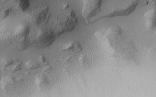 <h1>PIA07892:  Layered Trough Walls</h1><div class="PIA07892" lang="en" style="width:424px;text-align:left;margin:auto;background-color:#000;padding:10px;max-height:150px;overflow:auto;"><p>2 May 2005<br />This Mars Global Surveyor (MGS) Mars Orbiter Camera (MOC) image shows layers of bedrock exposed in the walls on both sides of an east-west-trending trough in the Memnonia/Mangala Valles region. Large boulders released from these rocky trough walls are found on the slopes and on the trough floor.</p><p>Location near: 18.4°S, 148.8°W <br />Image width: ~3 km (~1.9 mi) <br />Illumination from: upper left <br />Season: Southern Winter <br /></p><br /><br /><a href="http://photojournal.jpl.nasa.gov/catalog/PIA07892" onclick="window.open(this.href); return false;" title="Voir l'image 	 PIA07892:  Layered Trough Walls	  sur le site de la NASA">Voir l'image 	 PIA07892:  Layered Trough Walls	  sur le site de la NASA.</a></div>