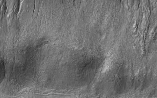 <h1>PIA07946:  Gullied Wall</h1><div class="PIA07946" lang="en" style="width:800px;text-align:left;margin:auto;background-color:#000;padding:10px;max-height:150px;overflow:auto;"><p>13 May 2005<br />This Mars Global Surveyor (MGS) Mars Orbiter Camera (MOC) image shows gullies on northern wall of a south mid-latitude crater. </p><p>Location near: 35.8°S, 220.9°W <br />Image width: ~3 km (~1.9 mi) <br />Illumination from: upper left <br />Season: Southern Spring <br /></p><br /><br /><a href="http://photojournal.jpl.nasa.gov/catalog/PIA07946" onclick="window.open(this.href); return false;" title="Voir l'image 	 PIA07946:  Gullied Wall	  sur le site de la NASA">Voir l'image 	 PIA07946:  Gullied Wall	  sur le site de la NASA.</a></div>