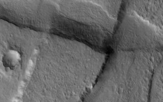 <h1>PIA07949:  Cross-Cutting Faults</h1><div class="PIA07949" lang="en" style="width:747px;text-align:left;margin:auto;background-color:#000;padding:10px;max-height:150px;overflow:auto;"><p>16 May 2005<br />This Mars Global Surveyor (MGS) Mars Orbiter Camera (MOC) image shows cross-cutting fault scarps among graben features in northern Tempe Terra. Graben form in regions where the crust of the planet has been extended; such features are common in the regions surrounding the vast "Tharsis Bulge" on Mars.</p><p>Location near: 43.7°N, 90.2°W <br />Image width: ~3 km (~1.9 mi) <br />Illumination from: lower left <br />Season: Northern Summer <br /></p><br /><br /><a href="http://photojournal.jpl.nasa.gov/catalog/PIA07949" onclick="window.open(this.href); return false;" title="Voir l'image 	 PIA07949:  Cross-Cutting Faults	  sur le site de la NASA">Voir l'image 	 PIA07949:  Cross-Cutting Faults	  sur le site de la NASA.</a></div>