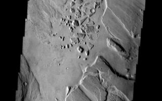 <h1>PIA08010:  Channel Chaos</h1><div class="PIA08010" lang="en" style="width:552px;text-align:left;margin:auto;background-color:#000;padding:10px;max-height:150px;overflow:auto;"><p><a href="/figures/PIA08010_fig1.jpg"></a><br><b>Context image for PIA08010<br />Channel Chaos</b></p><p>The patches of chaotic material in this image have formed on the floor of Mangala Valles.<p>Image information: VIS instrument. Latitude -16.4N, Longitude 210.3E. 18 meter/pixel resolution.</p><p>Please see the <a href="http://themis.asu.edu/terms" target="_blank">THEMIS Data Citation Note</a> for details on crediting THEMIS images. </p><p>Note: this THEMIS visual image has not been radiometrically nor geometrically calibrated for this preliminary release. An empirical correction has been performed to remove instrumental effects. A linear shift has been applied in the cross-track and down-track direction to approximate spacecraft and planetary motion. Fully calibrated and geometrically projected images will be released through the Planetary Data System in accordance with Project policies at a later time.</p><p>NASA's Jet Propulsion Laboratory manages the 2001 Mars Odyssey mission for NASA's Office of Space Science, Washington, D.C. The Thermal Emission Imaging System (THEMIS) was developed by Arizona State University, Tempe, in collaboration with Raytheon Santa Barbara Remote Sensing. The THEMIS investigation is led by Dr. Philip Christensen at Arizona State University. Lockheed Martin Astronautics, Denver, is the prime contractor for the Odyssey project, and developed and built the orbiter. Mission operations are conducted jointly from Lockheed Martin and from JPL, a division of the California Institute of Technology in Pasadena.</p><br /><br /><a href="http://photojournal.jpl.nasa.gov/catalog/PIA08010" onclick="window.open(this.href); return false;" title="Voir l'image 	 PIA08010:  Channel Chaos	  sur le site de la NASA">Voir l'image 	 PIA08010:  Channel Chaos	  sur le site de la NASA.</a></div>