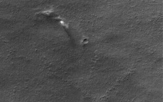 <h1>PIA08018:  Raising Dust</h1><div class="PIA08018" lang="en" style="width:672px;text-align:left;margin:auto;background-color:#000;padding:10px;max-height:150px;overflow:auto;"><p>27 March 2006<br />This Mars Global Surveyor (MGS) Mars Orbiter Camera (MOC) image shows dust plumes created by gusting winds on a plain southwest of Argyre Planitia.</p><p>Location near: 67.0°S, 75.2°W <br />Image width: ~3 km (~1.9 mi) <br />Illumination from: upper left <br />Season: Southern Autumn </p><br /><br /><a href="http://photojournal.jpl.nasa.gov/catalog/PIA08018" onclick="window.open(this.href); return false;" title="Voir l'image 	 PIA08018:  Raising Dust	  sur le site de la NASA">Voir l'image 	 PIA08018:  Raising Dust	  sur le site de la NASA.</a></div>