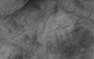 <h1>PIA08025:  Partially-Filled Valley</h1><div class="PIA08025" lang="en" style="width:658px;text-align:left;margin:auto;background-color:#000;padding:10px;max-height:150px;overflow:auto;"><p>30 March 2006<br />This Mars Global Surveyor (MGS) Mars Orbiter Camera (MOC) image shows a valley which has become partially-filled with material. It is located west of Hellas Planitia. The valley, entering the scene from the east (right), turns toward the southwest (lower left) and splits to form a "V." Partially-filled depressions are common throughout the scene, including the circular feature near the top of the image. In each such case, the filling material is probably the remains of a material that once covered the entire scene.</p><p>Location near: 48.4°S, 318.1°W <br />Image width: ~3 km (~1.9 mi) <br />Illumination from: upper left <br />Season: Southern Summer<br /><br /><a href="http://photojournal.jpl.nasa.gov/catalog/PIA08025" onclick="window.open(this.href); return false;" title="Voir l'image 	 PIA08025:  Partially-Filled Valley	  sur le site de la NASA">Voir l'image 	 PIA08025:  Partially-Filled Valley	  sur le site de la NASA.</a></div>
