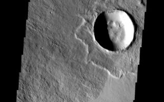 <h1>PIA08046:  Volcano Crater</h1><div class="PIA08046" lang="en" style="width:566px;text-align:left;margin:auto;background-color:#000;padding:10px;max-height:150px;overflow:auto;"><p><a href="/figures/PIA08046_fig1.jpg"></a><br><b>Context image for PIA08046<br />Volcano Crater</b></p><p>This crater is located on the flank of Ascraeus Mons.<p>Image information: VIS instrument. Latitude 9.3N, Longitude 257.6E. 18 meter/pixel resolution.</p><p>Please see the <a href="http://themis.asu.edu/terms" target="_blank">THEMIS Data Citation Note</a> for details on crediting THEMIS images. </p><p>Note: this THEMIS visual image has not been radiometrically nor geometrically calibrated for this preliminary release. An empirical correction has been performed to remove instrumental effects. A linear shift has been applied in the cross-track and down-track direction to approximate spacecraft and planetary motion. Fully calibrated and geometrically projected images will be released through the Planetary Data System in accordance with Project policies at a later time.</p><p>NASA's Jet Propulsion Laboratory manages the 2001 Mars Odyssey mission for NASA's Office of Space Science, Washington, D.C. The Thermal Emission Imaging System (THEMIS) was developed by Arizona State University, Tempe, in collaboration with Raytheon Santa Barbara Remote Sensing. The THEMIS investigation is led by Dr. Philip Christensen at Arizona State University. Lockheed Martin Astronautics, Denver, is the prime contractor for the Odyssey project, and developed and built the orbiter. Mission operations are conducted jointly from Lockheed Martin and from JPL, a division of the California Institute of Technology in Pasadena.</p><br /><br /><a href="http://photojournal.jpl.nasa.gov/catalog/PIA08046" onclick="window.open(this.href); return false;" title="Voir l'image 	 PIA08046:  Volcano Crater	  sur le site de la NASA">Voir l'image 	 PIA08046:  Volcano Crater	  sur le site de la NASA.</a></div>