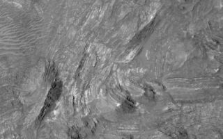 <h1>PIA08074:  Broken, Tilted Rocks</h1><div class="PIA08074" lang="en" style="width:800px;text-align:left;margin:auto;background-color:#000;padding:10px;max-height:150px;overflow:auto;"><p>14 April 2006<br />This Mars Global Surveyor (MGS) Mars Orbiter Camera (MOC) image shows light-toned, layered rock outcrops in the central pit of an impact crater in the Thaumasia Planum region of Mars. The outcrops were tilted and broken-up by the extreme energy of the impact that formed the crater in which they occur. These are layers of rock that were brought up by the impact from horizontal beds that lie below the floor of the crater.</p><p>Location near: 21.7°S, 69.4°W <br />Image width: ~3 km (~1.9 mi) <br />Illumination from: upper left <br />Season: Southern Summer </p><br /><br /><a href="http://photojournal.jpl.nasa.gov/catalog/PIA08074" onclick="window.open(this.href); return false;" title="Voir l'image 	 PIA08074:  Broken, Tilted Rocks	  sur le site de la NASA">Voir l'image 	 PIA08074:  Broken, Tilted Rocks	  sur le site de la NASA.</a></div>
