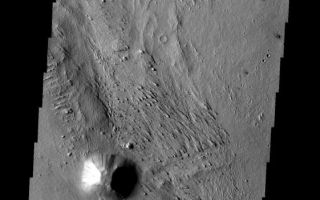 <h1>PIA08079:  Small Dunes</h1><div class="PIA08079" lang="en" style="width:561px;text-align:left;margin:auto;background-color:#000;padding:10px;max-height:150px;overflow:auto;"><p><a href="/figures/PIA08079_fig1.jpg"></a><br><b>Context image for PIA08079<br />Small Dunes</b></p><p>Small ripple-like dunes surround hills in the region of Elysium Planitia.<p>Image information: VIS instrument. Latitude -1.1N, Longitude 156.0E. 18 meter/pixel resolution.</p><p>Please see the <a href="http://themis.asu.edu/terms" target="_blank">THEMIS Data Citation Note</a> for details on crediting THEMIS images. </p><p>Note: this THEMIS visual image has not been radiometrically nor geometrically calibrated for this preliminary release. An empirical correction has been performed to remove instrumental effects. A linear shift has been applied in the cross-track and down-track direction to approximate spacecraft and planetary motion. Fully calibrated and geometrically projected images will be released through the Planetary Data System in accordance with Project policies at a later time.</p><p>NASA's Jet Propulsion Laboratory manages the 2001 Mars Odyssey mission for NASA's Office of Space Science, Washington, D.C. The Thermal Emission Imaging System (THEMIS) was developed by Arizona State University, Tempe, in collaboration with Raytheon Santa Barbara Remote Sensing. The THEMIS investigation is led by Dr. Philip Christensen at Arizona State University. Lockheed Martin Astronautics, Denver, is the prime contractor for the Odyssey project, and developed and built the orbiter. Mission operations are conducted jointly from Lockheed Martin and from JPL, a division of the California Institute of Technology in Pasadena.</p><br /><br /><a href="http://photojournal.jpl.nasa.gov/catalog/PIA08079" onclick="window.open(this.href); return false;" title="Voir l'image 	 PIA08079:  Small Dunes	  sur le site de la NASA">Voir l'image 	 PIA08079:  Small Dunes	  sur le site de la NASA.</a></div>