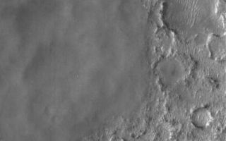 <h1>PIA08082:  Martian Blanket</h1><div class="PIA08082" lang="en" style="width:421px;text-align:left;margin:auto;background-color:#000;padding:10px;max-height:150px;overflow:auto;"><p>19 April 2006<br />This Mars Global Surveyor (MGS) Mars Orbiter Camera (MOC) image shows a contact between terrain which is completely mantled by a smooth-surfaced material -- perhaps dust -- and a rugged, cratered surface that is only partially dust-covered in the Noachis Terra region of Mars. The smooth-surfaced material likely once covered this entire scene, but has been slowly eroded away to reveal the underlying, older surface.</p><p>Location near: 27.8°S, 338.8°W <br />Image width: ~3 km (~1.9 mi) <br />Illumination from: upper left <br />Season: Southern Summer </p><br /><br /><a href="http://photojournal.jpl.nasa.gov/catalog/PIA08082" onclick="window.open(this.href); return false;" title="Voir l'image 	 PIA08082:  Martian Blanket	  sur le site de la NASA">Voir l'image 	 PIA08082:  Martian Blanket	  sur le site de la NASA.</a></div>